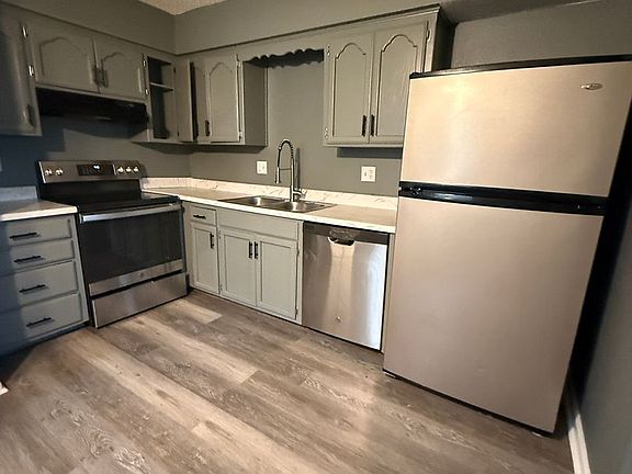 4th image of 208 NE Cedar Ct