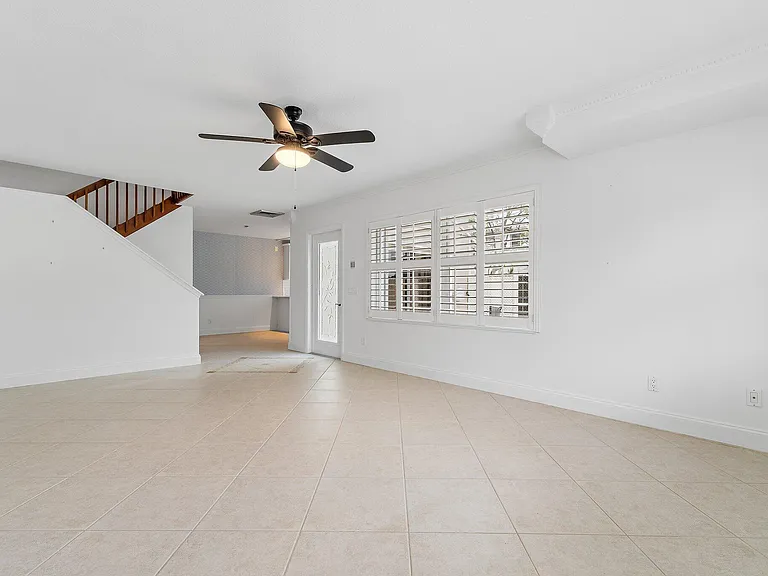 2406 SW Danbury Ln — Photo 9