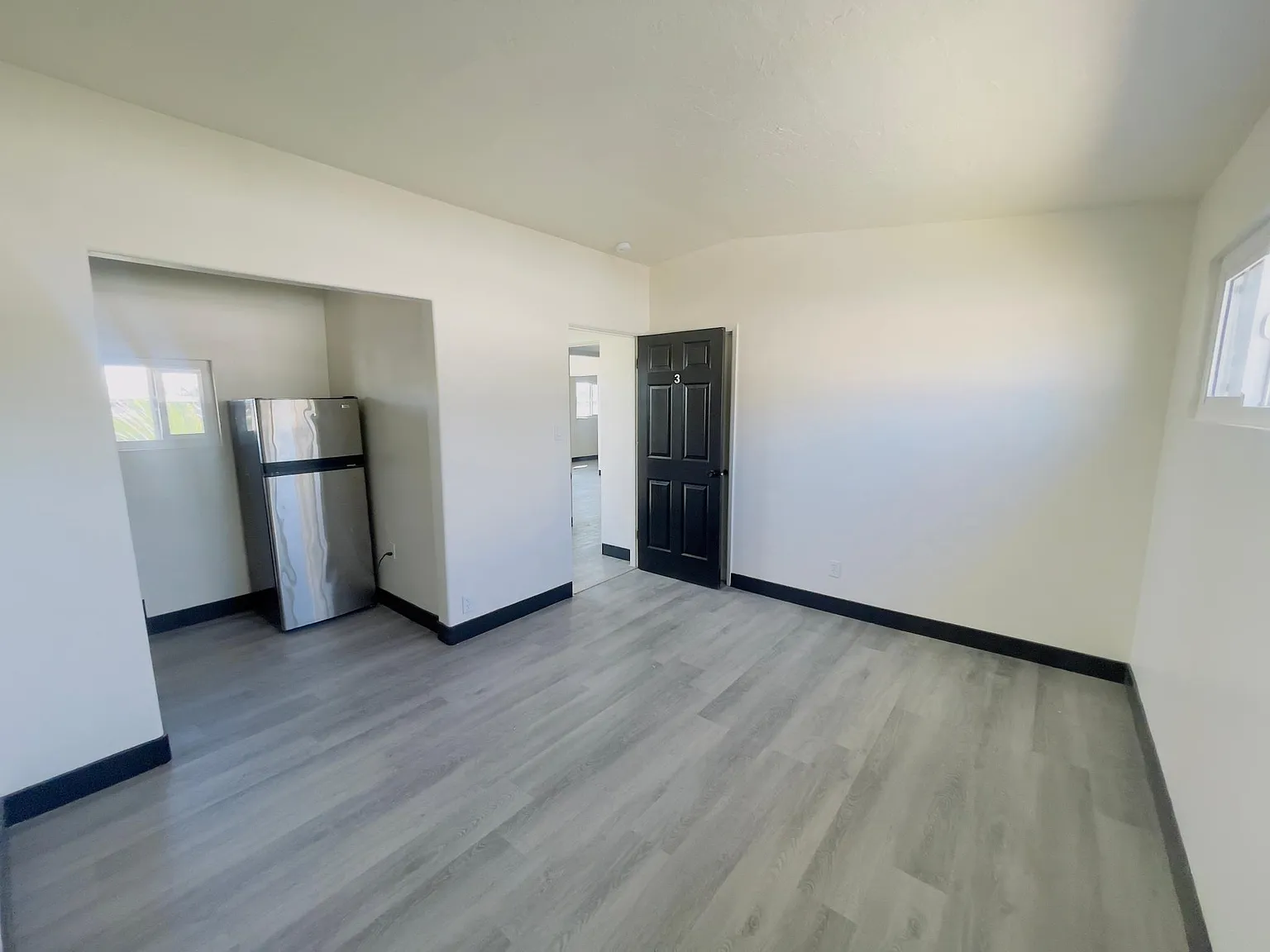 Studio, 350 sqft, $1,050 — Photo 1