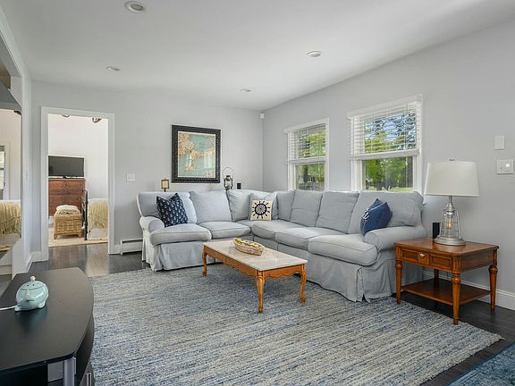3rd image of 19 Prince Henry Dr
