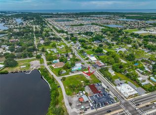 203 1st St NW #90, Ruskin, FL 33570