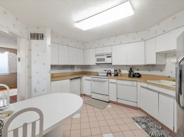 2006 Harmon Cove Tower image 7 of 43