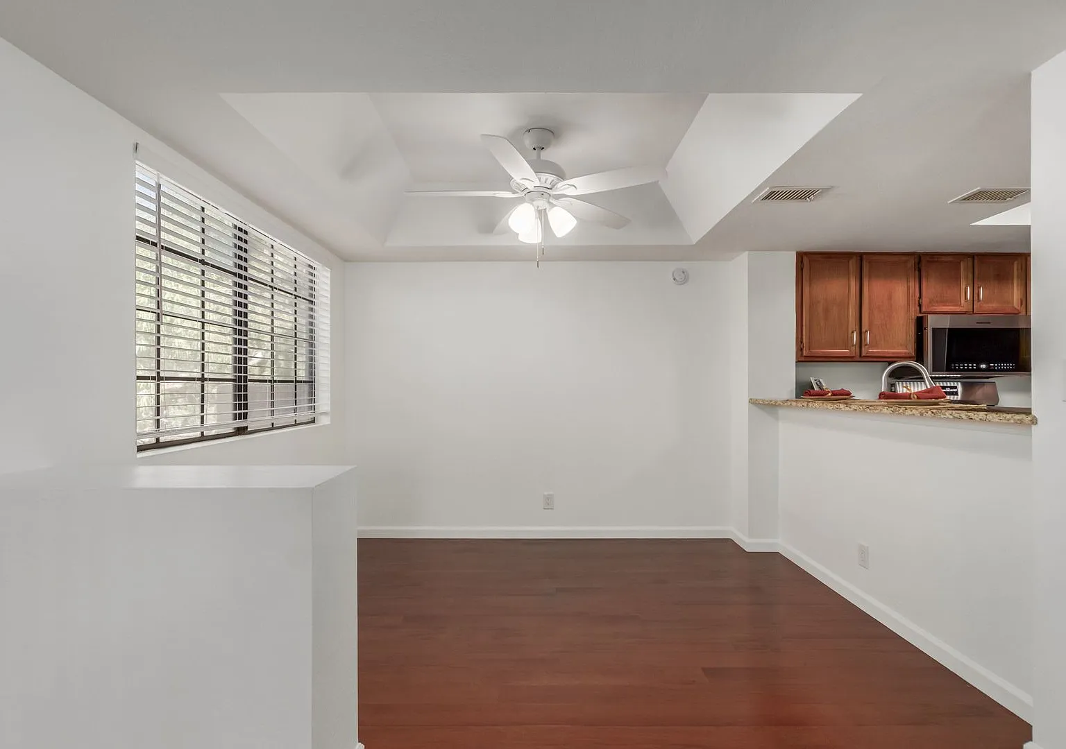 Modern 2-Bedroom Chandler Condo — Photo 3