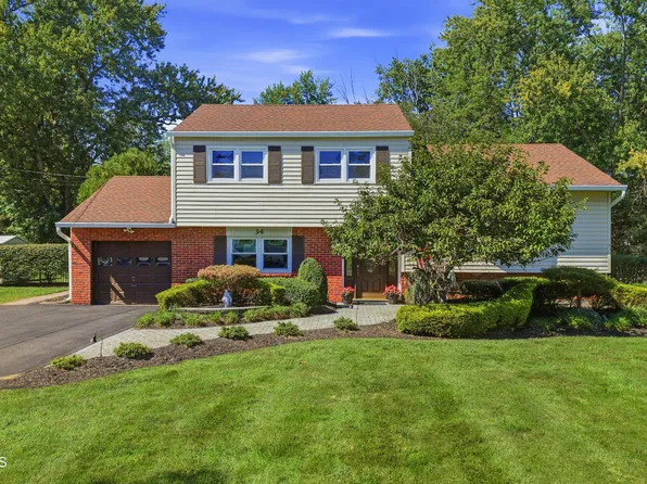 34 Eliot Road, Manalapan, NJ 07726