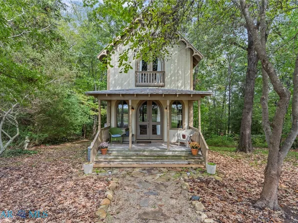 111 Park Pl, Irvington, VA 22480