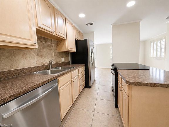 3rd image of 4938 West Blvd #9
