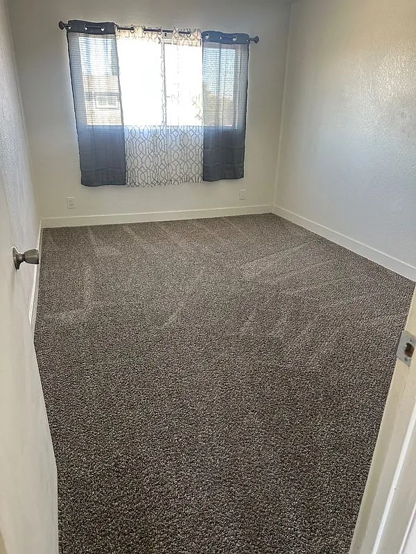 3 bed, 1.5 bath, 1308 sqft, $2,350 — Photo 2