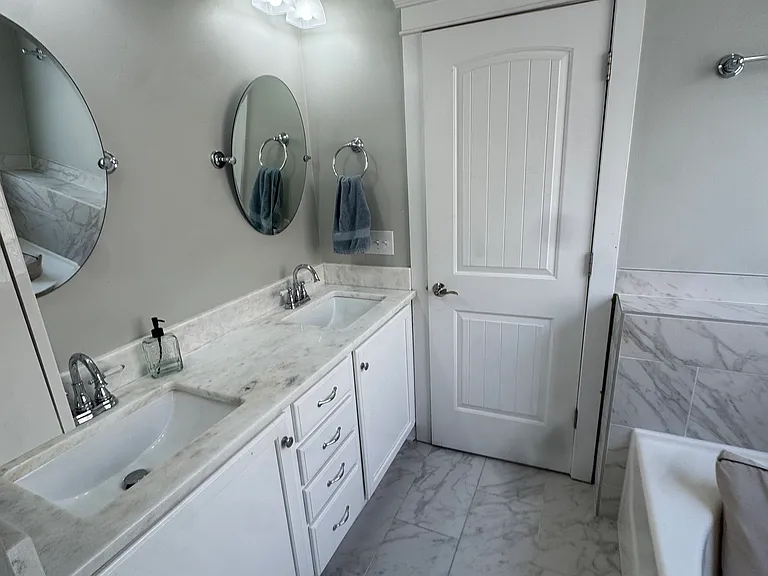 539 Dubois Ct — Photo 9