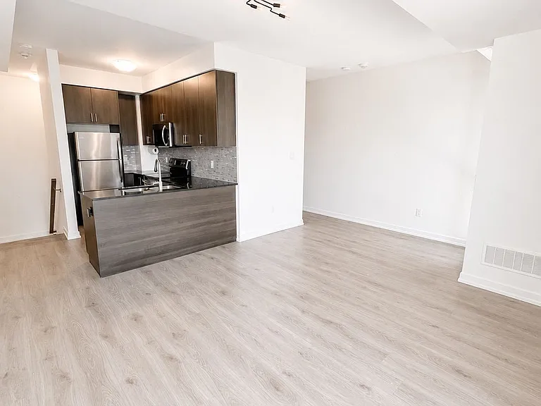 51 Florence St #9 — Photo 8