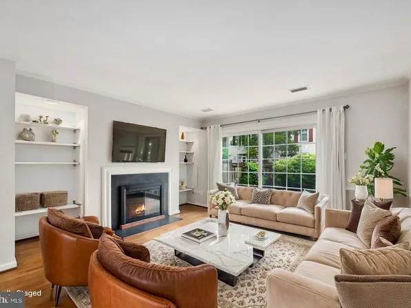 416 W Glebe Rd, Alexandria, VA 22305