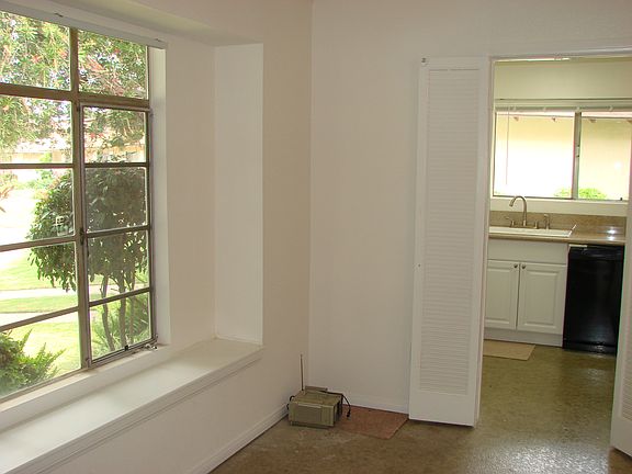 4th image of 636 S Cypress St APT A
