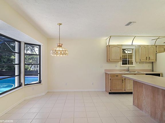 5th image of 1860 NE Acapulco Dr
