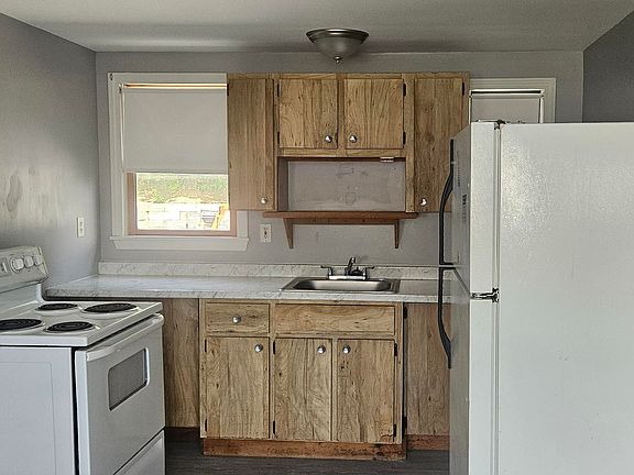 2nd image of 33 Spring St #4
