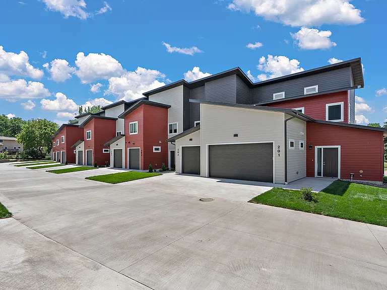 Manor Heights Townhome — Photo 10