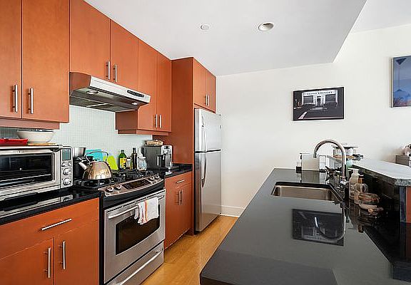 4th image of 440 Kent Ave APT 12F