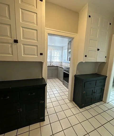 2433 Woodmere Dr — Photo 6