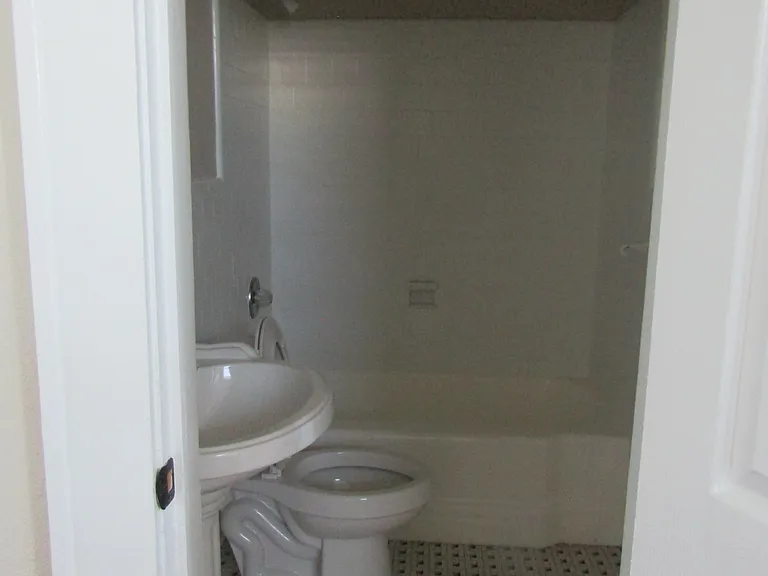 323 N McDuffie St #7 — Photo 12
