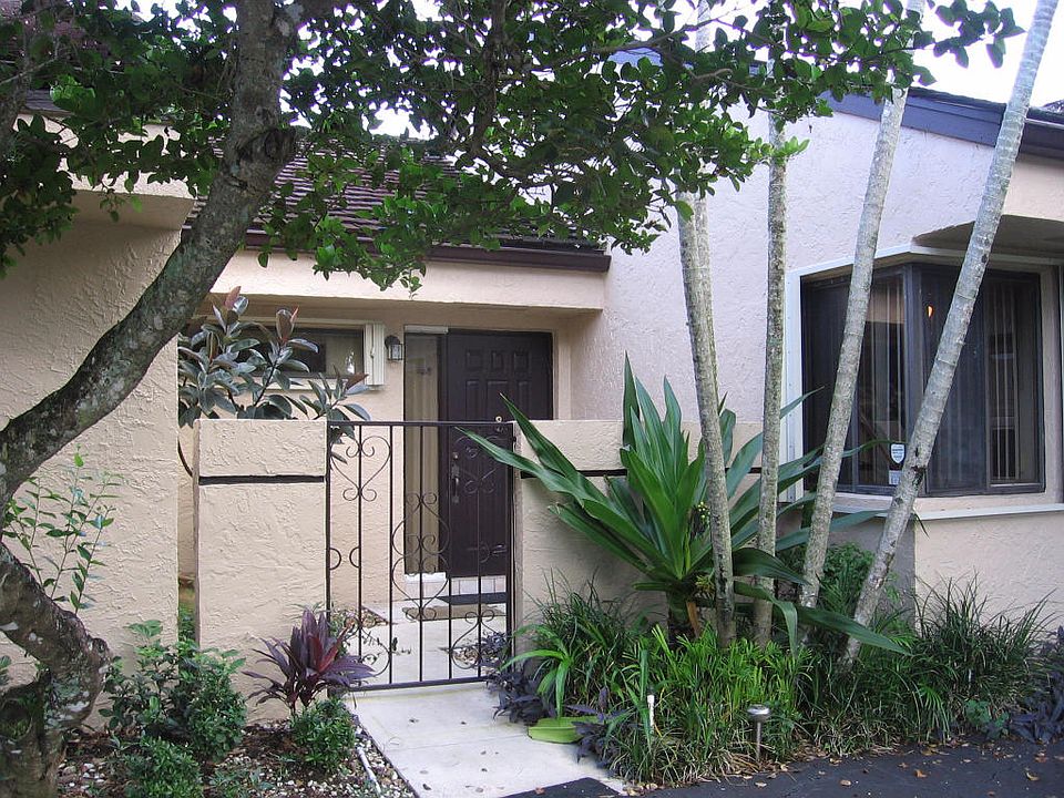 1st image of 9405 Chelsea Dr N