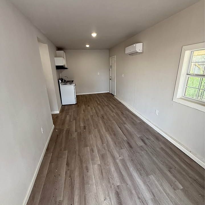 2nd image of 1903 16th St #C