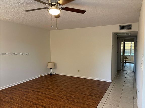 3rd image of 1007 Ventnor Dr #1007-G