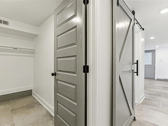 4th image of 623 Seguin St #1A