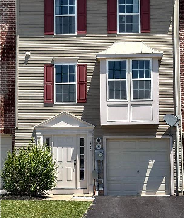 1st image of 722 Blossom Dr