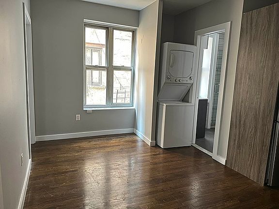 4th image of 318 E 106th St APT 5