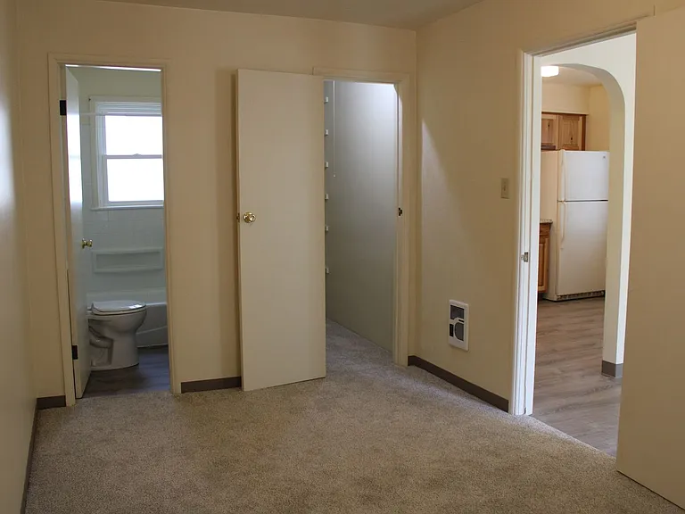 610 Stover St — Photo 5