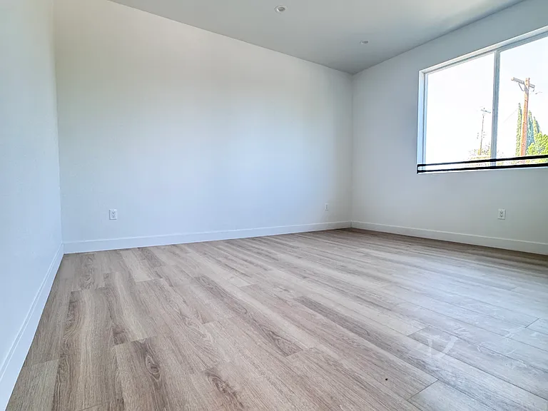 22657 Valerio St #22659 — Photo 5