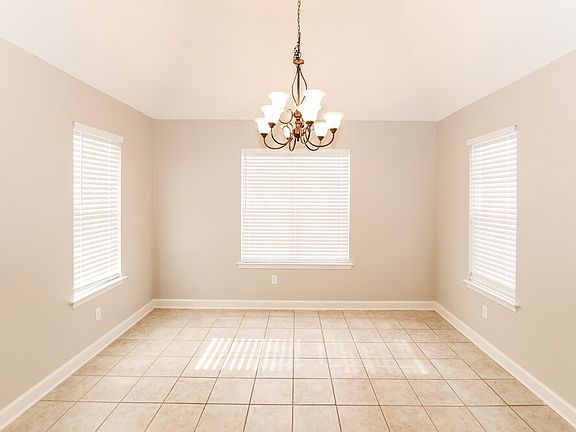 4th image of 8419 Pinnacle Dr