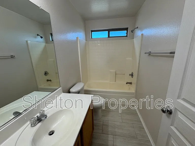 17229 W Caribbean Ln — Photo 13