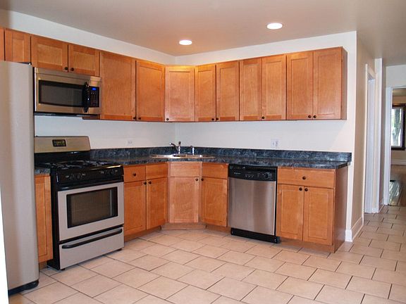 2nd image of 6007 N Paulina St #2