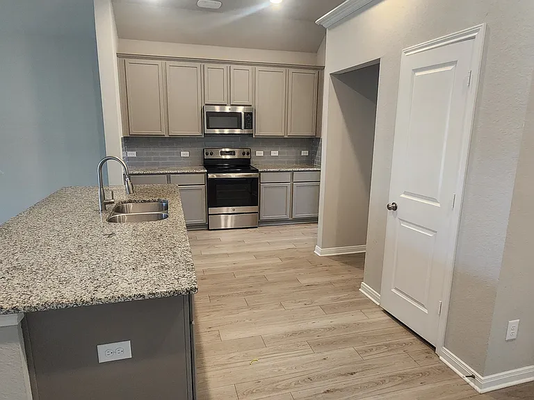 11505 Orbital St — Photo 5