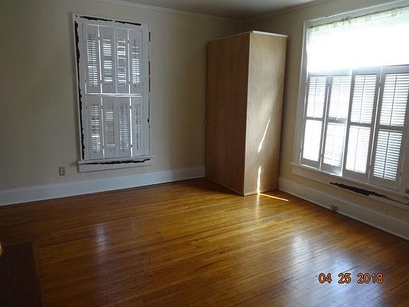 3rd image of 296 1/2 E Lincoln Ave