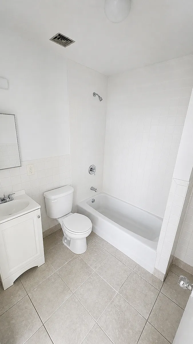 Building Photo - 10422 Northern Blvd #4F