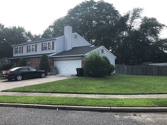 3rd image of 114 Carnation Ct