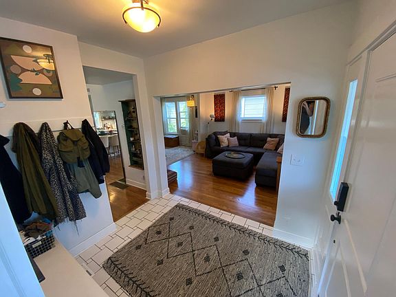 Entry / Living