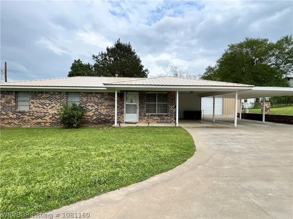 105 S 7th St, Paris, AR 72855