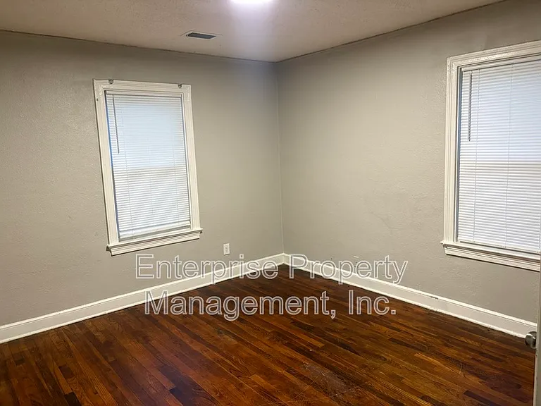 2447 Twain Ave — Photo 11