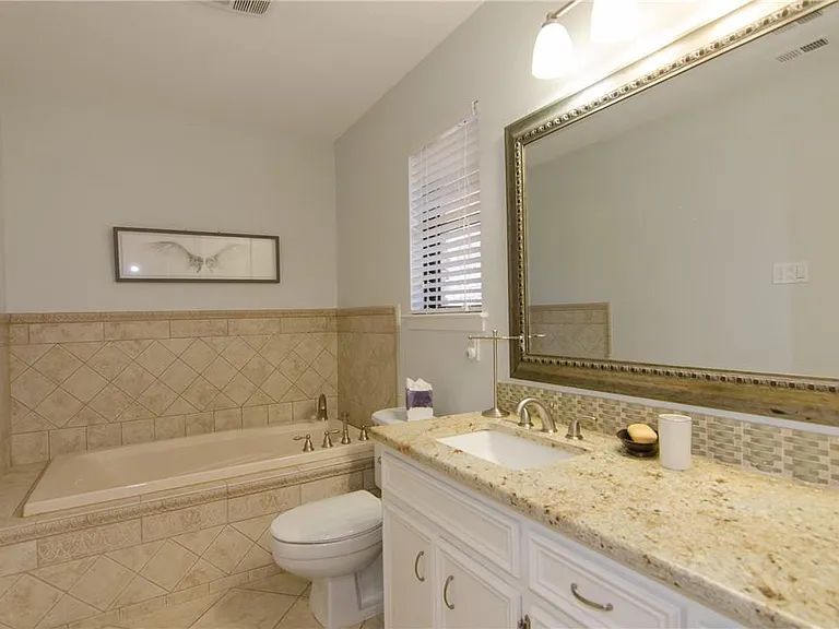 1353 Lost Creek Blvd — Photo 20