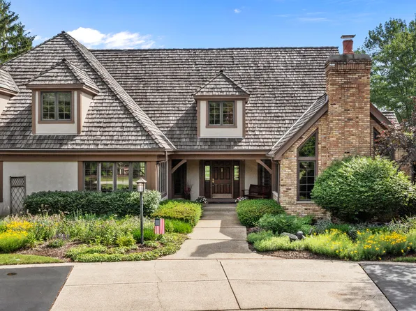 18 S Wynstone Dr, North Barrington, IL 60010