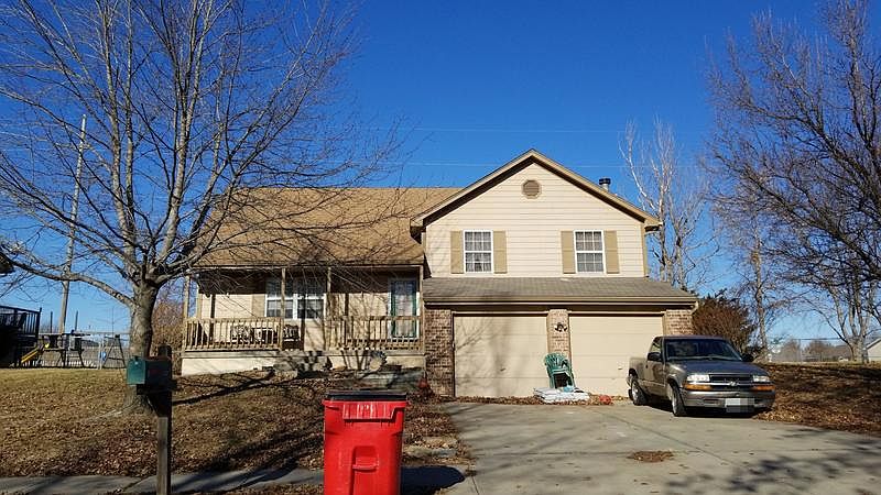 2nd image of 906 Stone Brook Ln