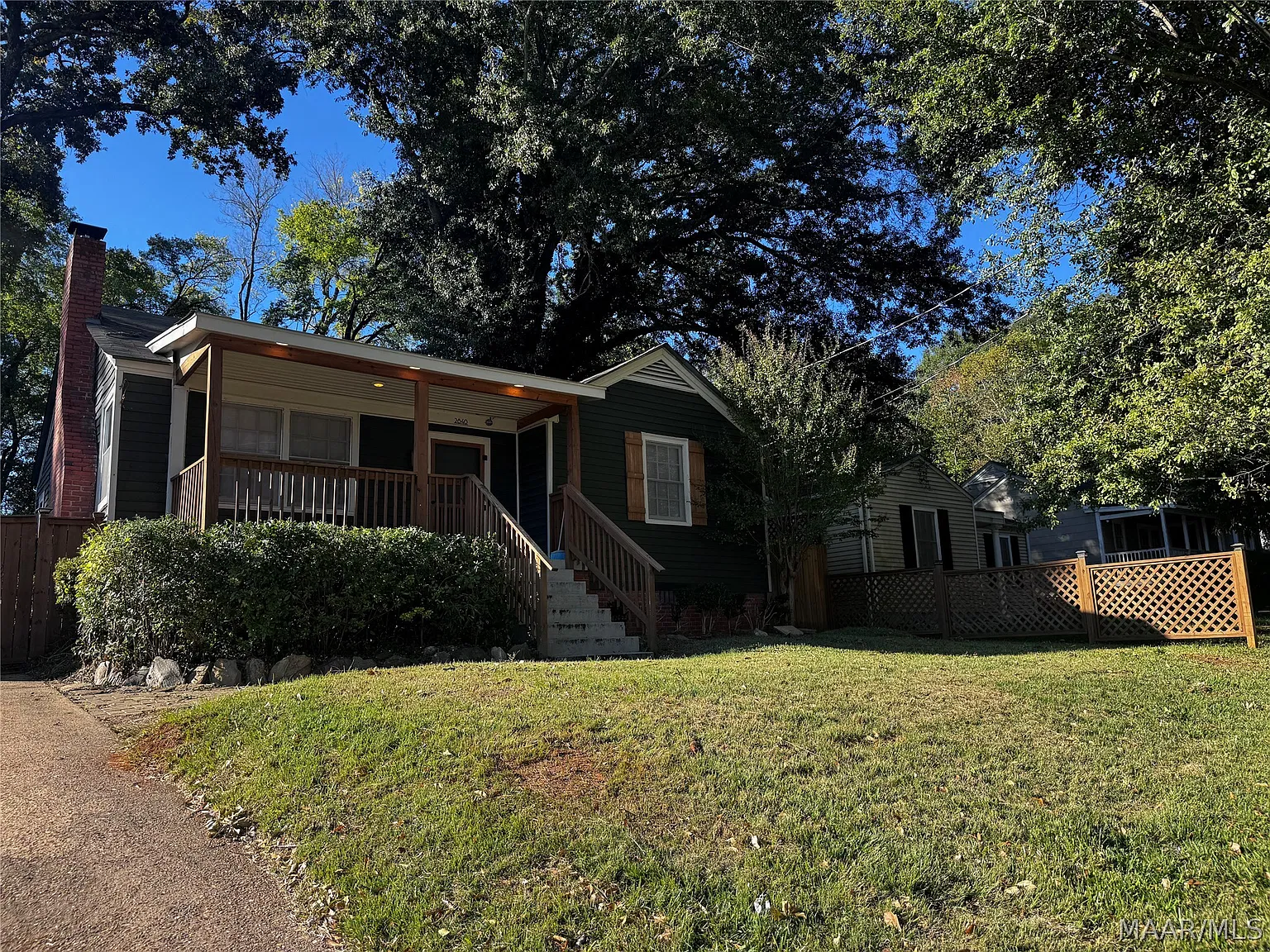 2 bed, 1.0 bath, 1025 sqft, $1,100 — Photo 1
