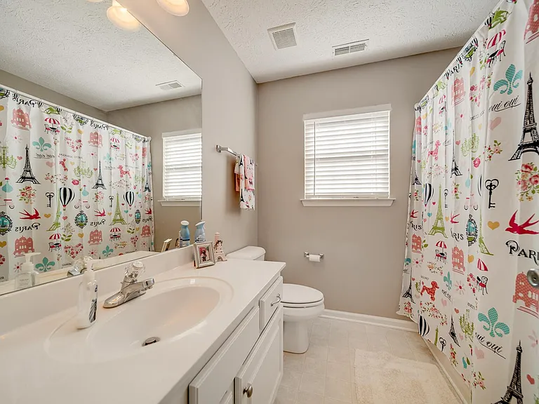 1013 Marshall St — Photo 13