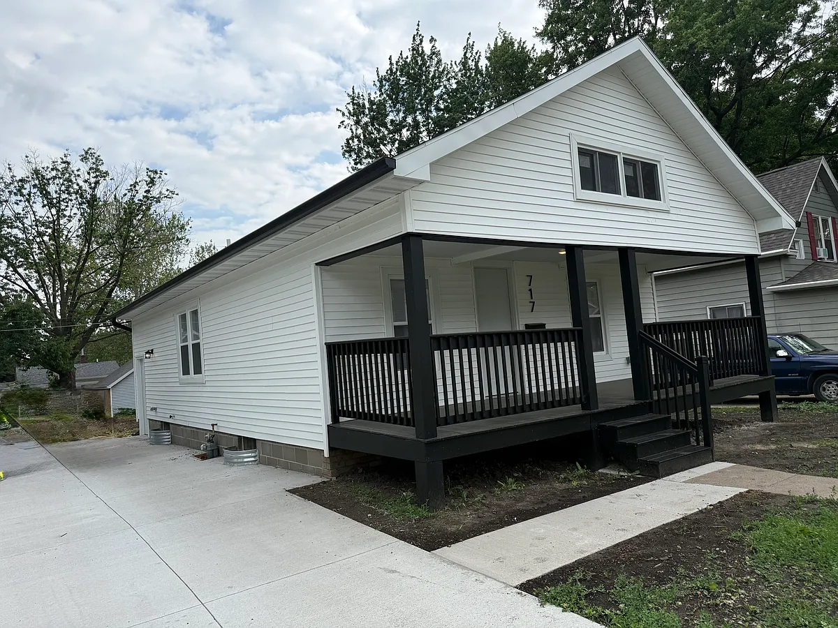 Building Photo - 717 Arthur Ave