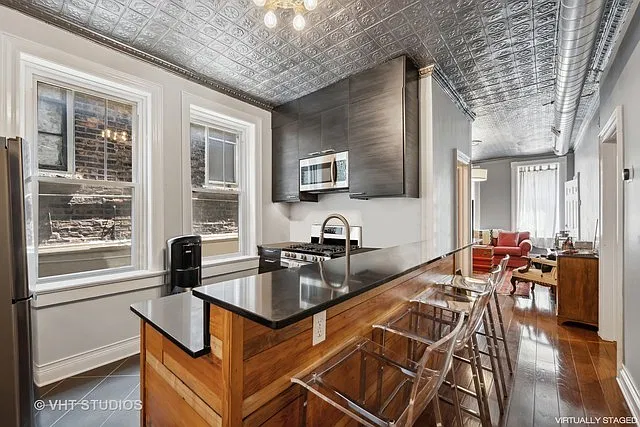 2020 W 23rd St — Photo 4