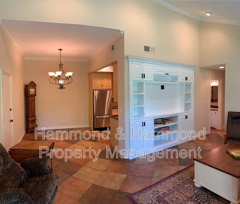 3 bed, 2.0 bath, 1028 sqft, $4,495 — Photo 3