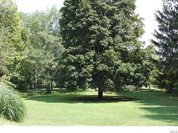 Circle in the middle of the wrap around driveway. Ultimate in privacy.