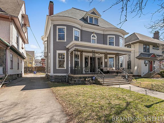3rd image of 562 Prospect Ave SE
