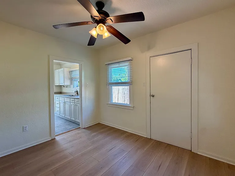 1190 Pine Ave — Photo 11